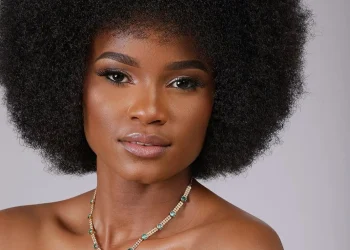 Conheça a candidata de Angola para o Miss Universo 2024