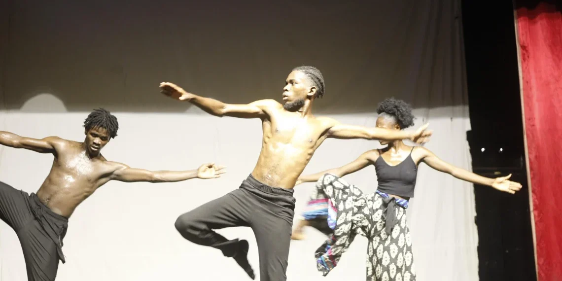 Resgate dos valores culturais de Luanda defendido em espectáculo de dança